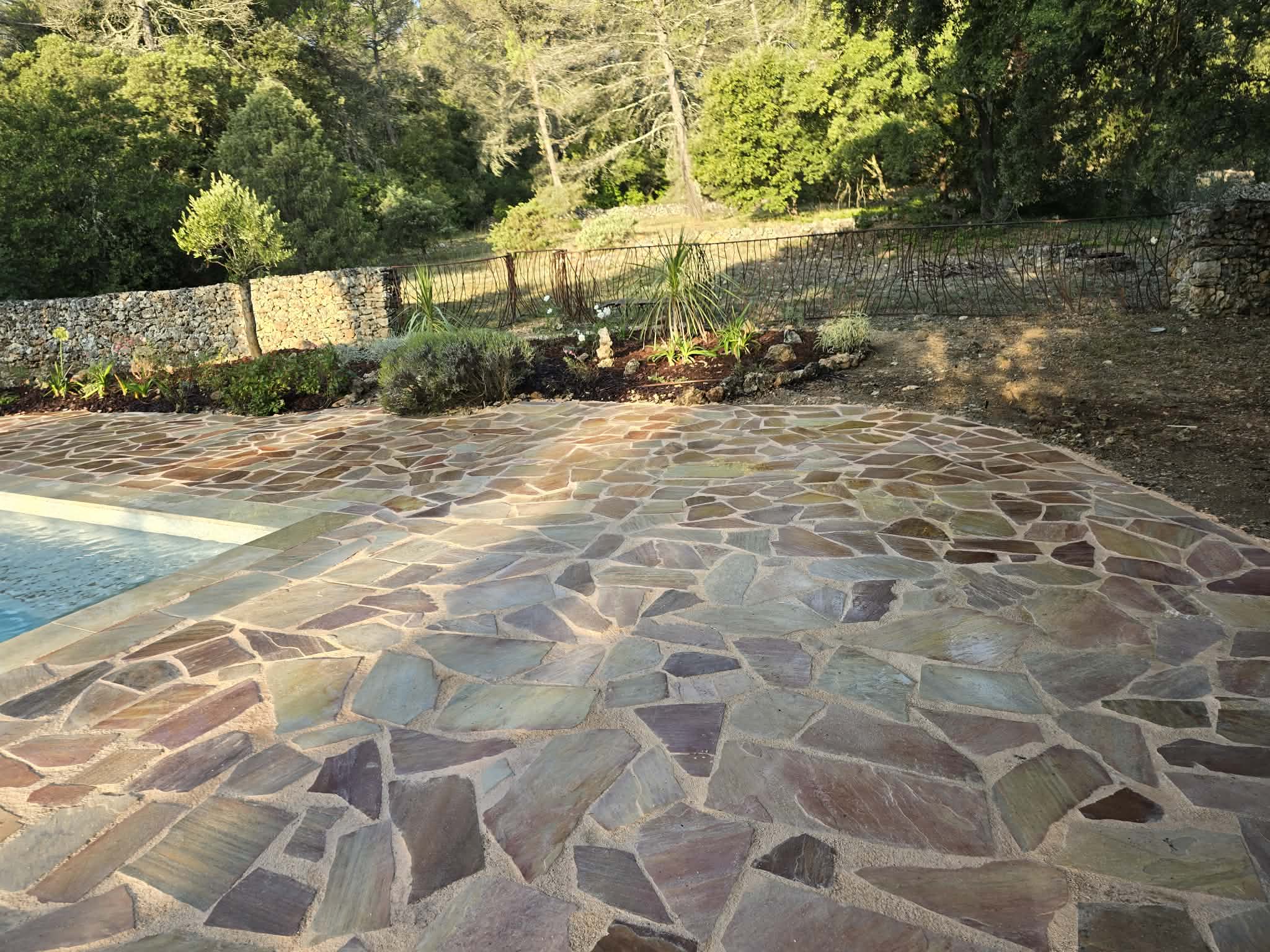 Aménagement de jardin paysager dans le Var par Addventis